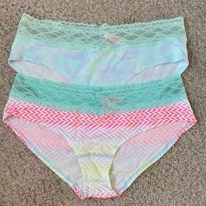 Victoria’s Secret Low-Rise Hiphugger Bundle